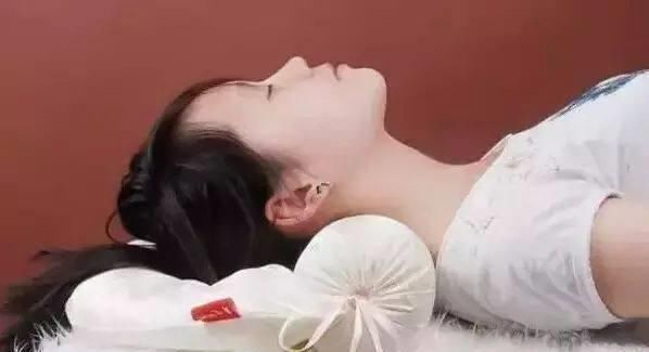 枕头里装点“它”,血管不堵,颈椎不疼,头晕手麻统统都赶走
