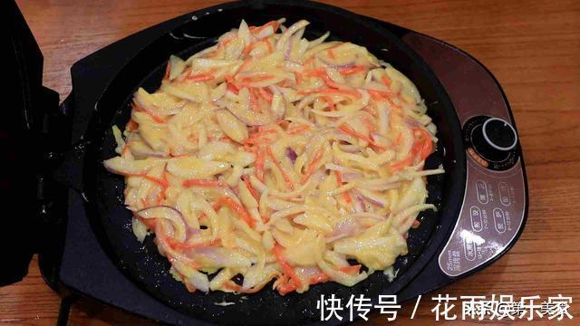 早餐饼|1个洋葱,1根胡萝卜,教你做早餐饼,手不沾面,10分钟做一锅
