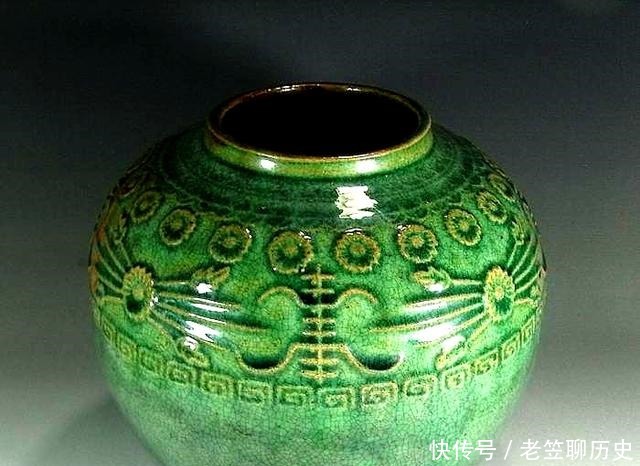 发现|国宝传奇青年挖到土坑,发现大量黄金,被砸碎的罐子,价值连城