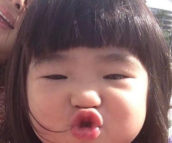 黄磊|有种逆袭叫曹格女儿,曾被吐槽像蜡笔小新,褪去婴儿肥后却很漂亮