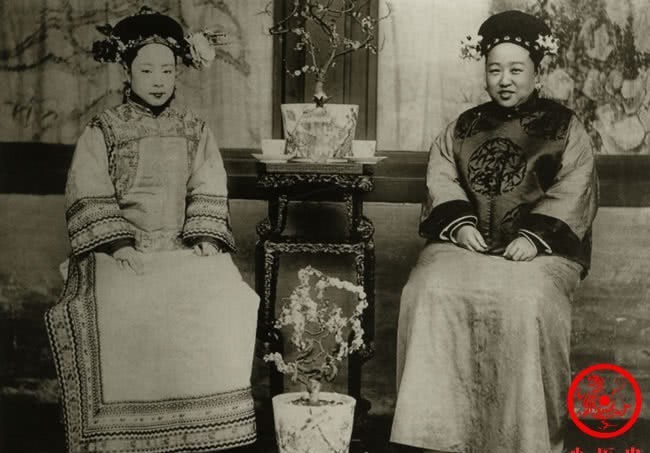 清末|清末民初王公贵族生活照:结婚礼服很精美,大臣肥头大耳