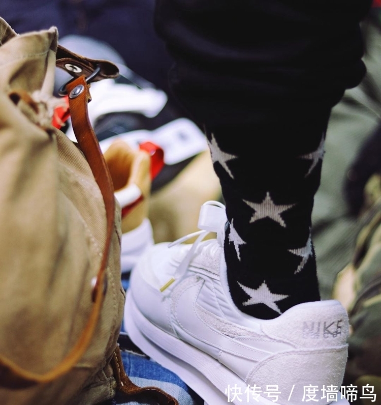 ldv 最新上脚图来了!纯色Sacai x Nike LDV Waffle还能这样穿