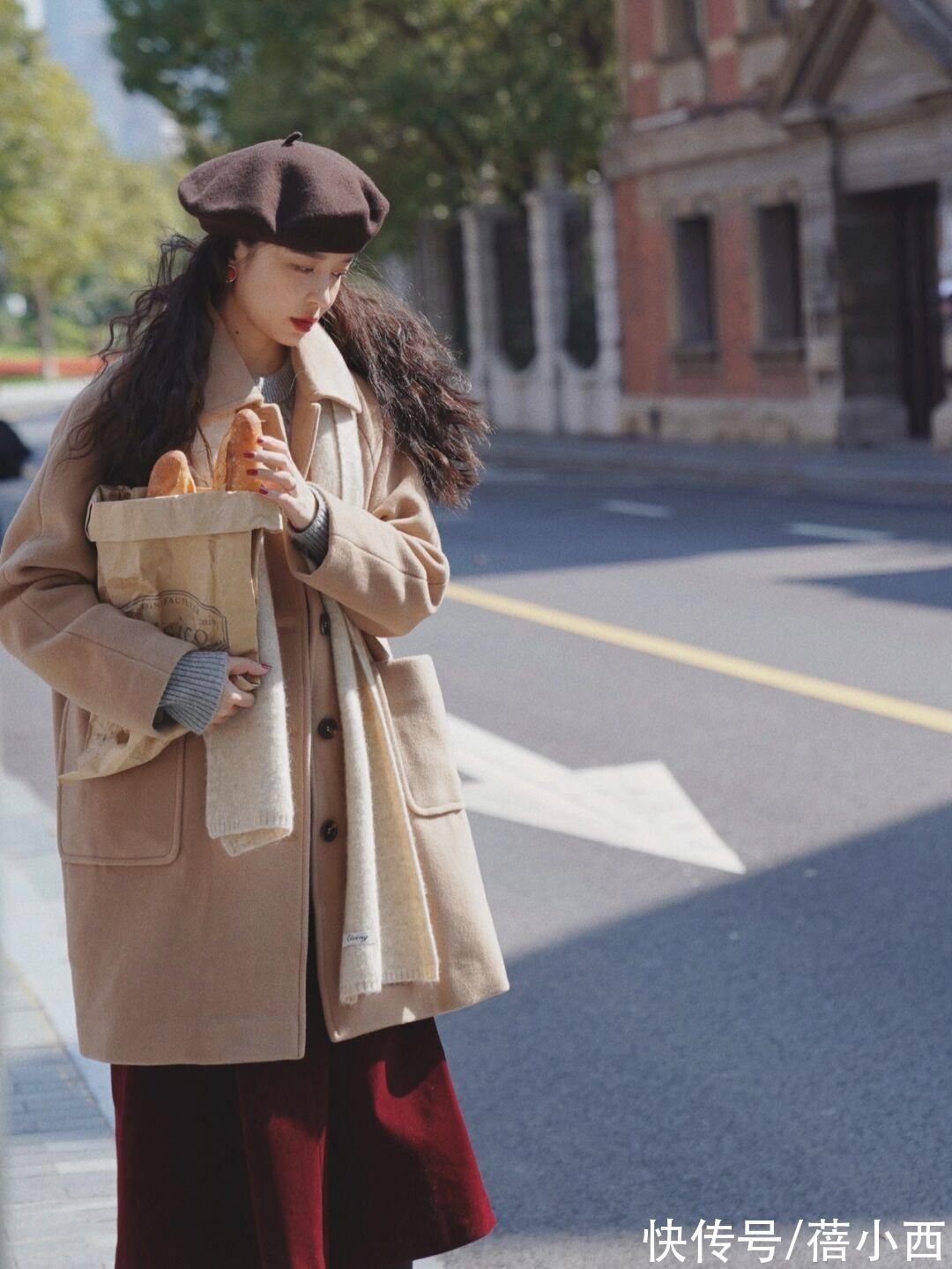 高领 驼色大衣才是当季最in,给你选了4款好看的版型,这么搭简约高级