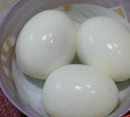 女人长眼袋细纹别慌，每天抹点厨房常见物品，抚平眼袋细纹显年轻