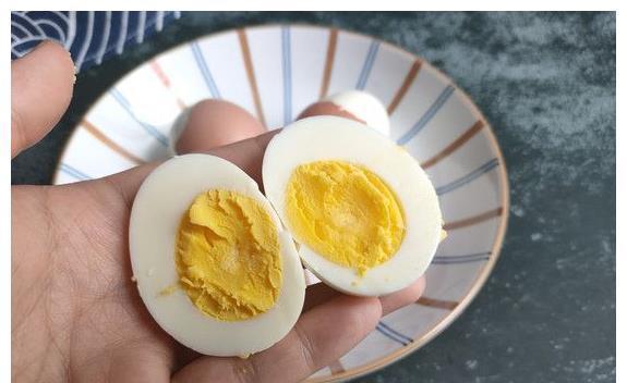 高胆固醇食物公布：鸡蛋最后，榜首胆固醇成倍涨，很多人当补品吃