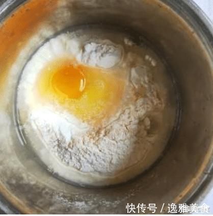 八旬奶奶的炸油条方法，用泡打粉，小苏打全错，用“它”金黄酥脆