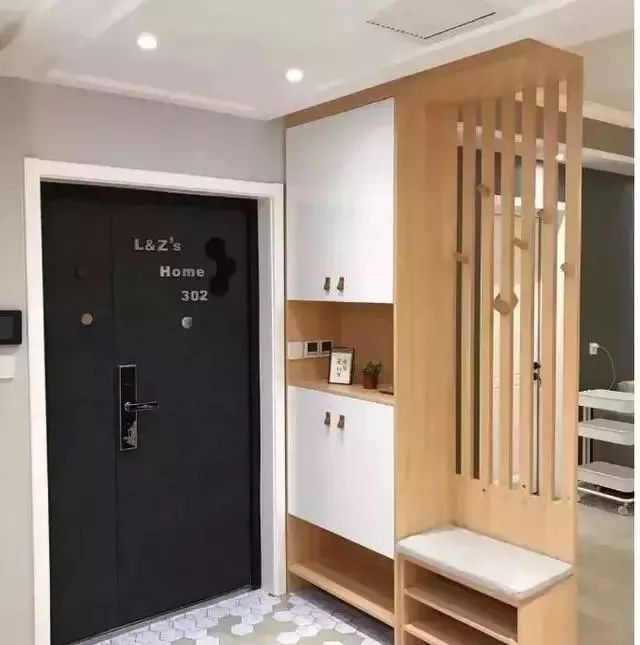 玄关|门口只放个鞋柜好浪费!装一个柜子实用得很!