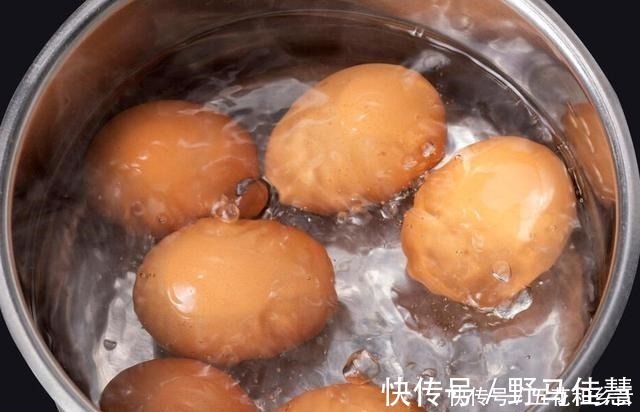 关键点|煮鸡蛋，用冷水还是热水牢记3个关键点，鸡蛋又香又嫩，好剥壳