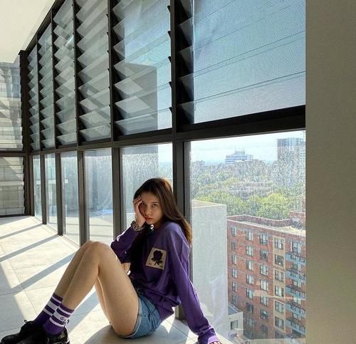 宋妍霏 卫衣搭配什么下装好看?舒适时髦又减龄,展现时尚魅力!