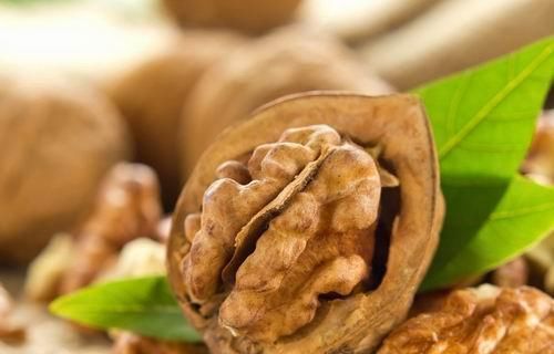 核桃|核桃和此物一起煮,失眠好了,白发变黑发,无论男女常食好处多