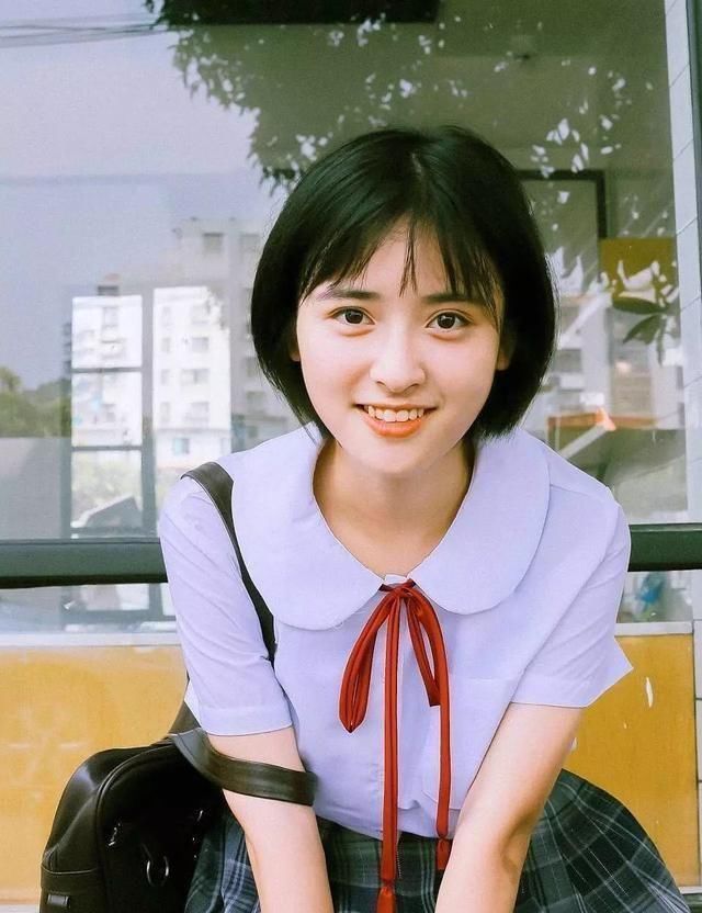 过时|“波波头”已经过时,2020年流行的是“初恋发”,明星都换上了