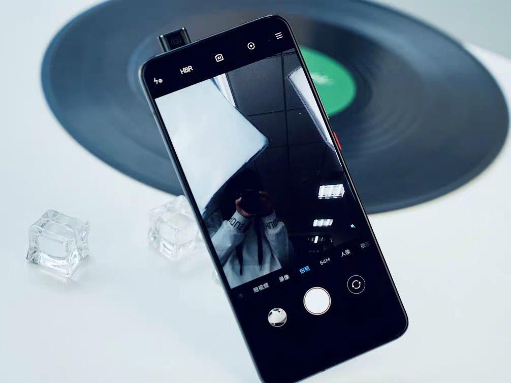 终于|卢伟冰也无奈，昔日256G顶配彻底沦为退场价？网友：终于等到了