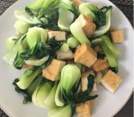  排出|女性不想赘肉横生，不妨多食此菜，排出毒素，体重悄悄降下来