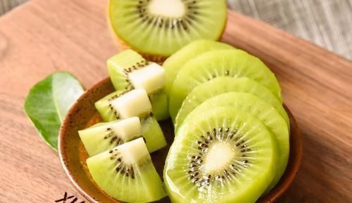 皮肤|不显老的女人,都爱吃以下3种食物,祛除雀斑,皮肤细腻又光滑