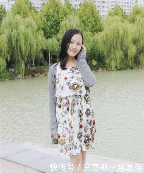 并存|街拍随手拍:如花似玉的美女,修身的穿搭,魅力与气质并存