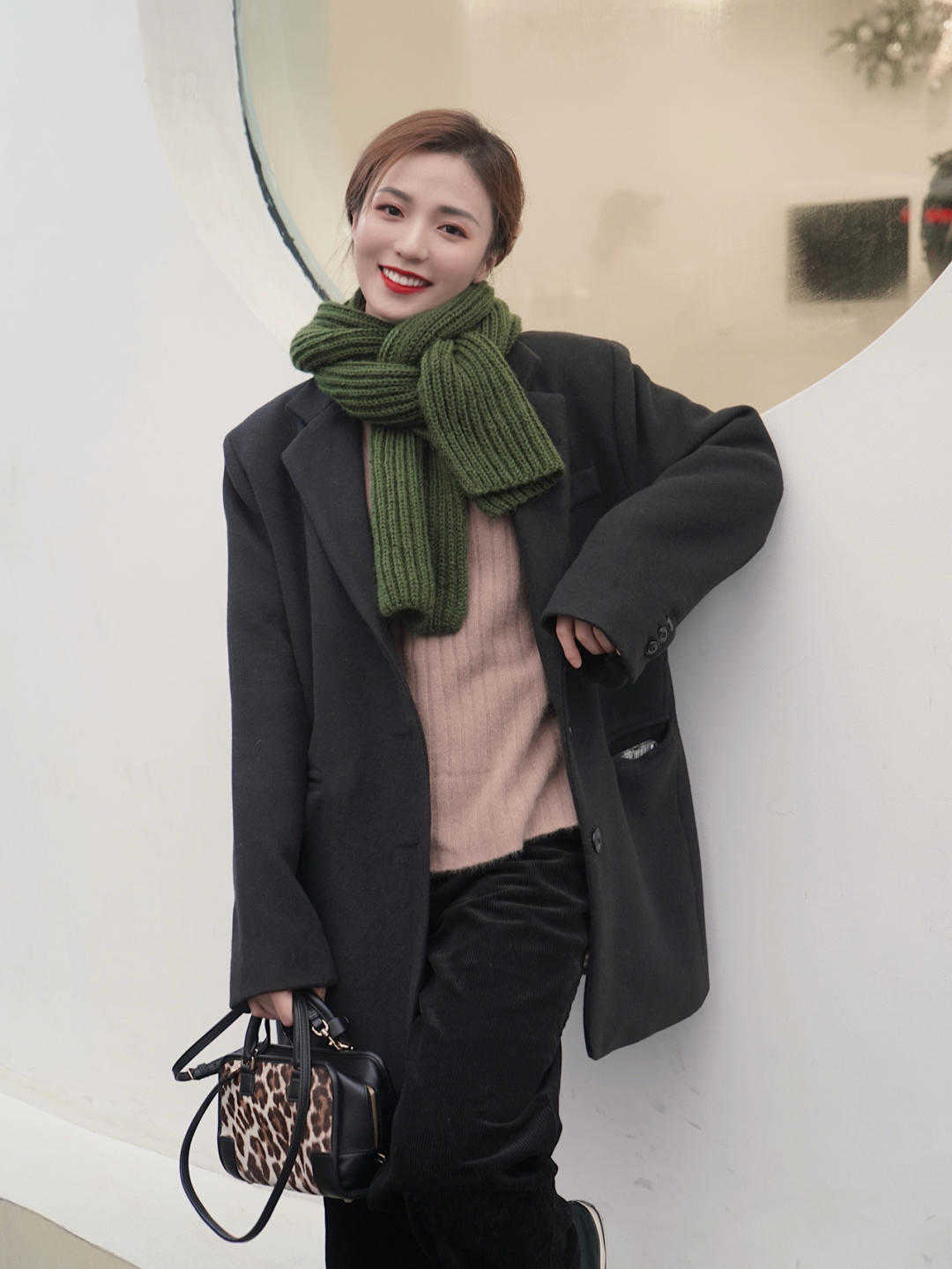 梨形身材 “阔腿裤”很适合梨形身材的女生,搭毛衣和外套温暖优雅,超好看