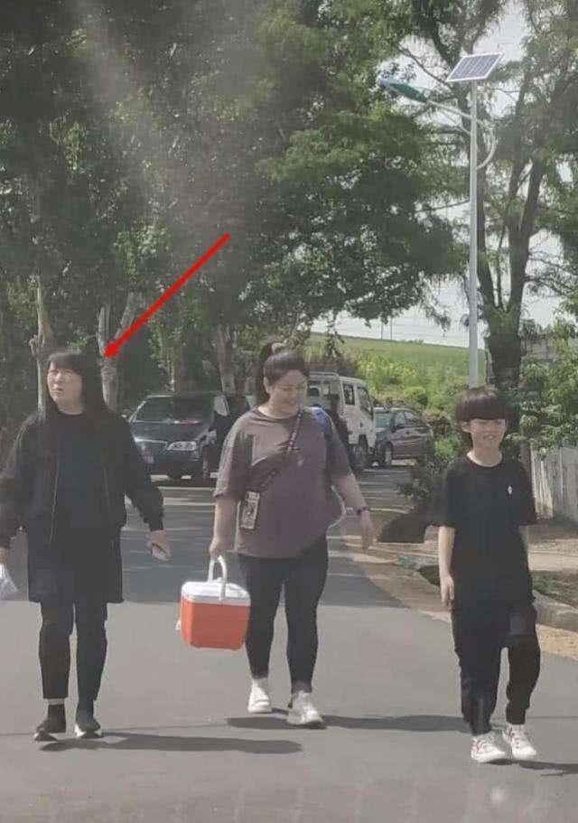 趙本山41歲長女近照 身材富態苦盡甘來 親弟去世後侍母至孝 中國熱點