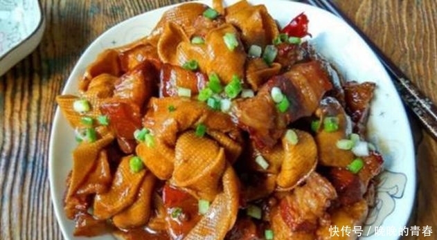 美食推荐:红烧肉烧干豆腐结,腐竹炒木耳,青椒炒肉,葱头烩羊肉