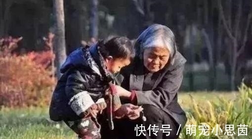 羞耻|花3元吃海底捞，奶奶带娃吃凉菜、水果到饱：养废孩子的捷径