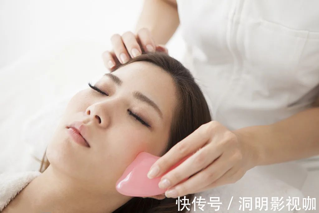 面部皮肤|中医教你脸部刮痧，4个穴位，刮出嫩白好肤色！