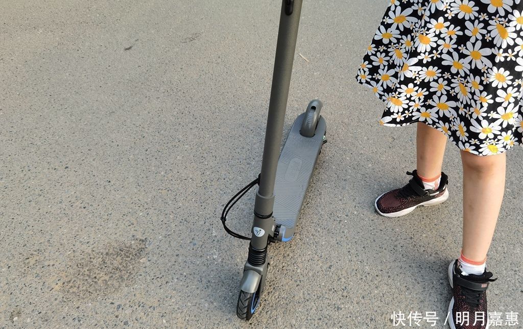 车把|女儿的暑假礼物,性能和安全都在线九号儿童电动滑板车E10体验