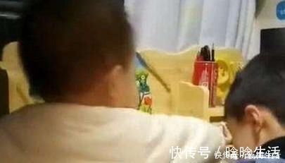 父母|哥哥被父母凶,弟弟上来保护安慰,画面真是太暖心了