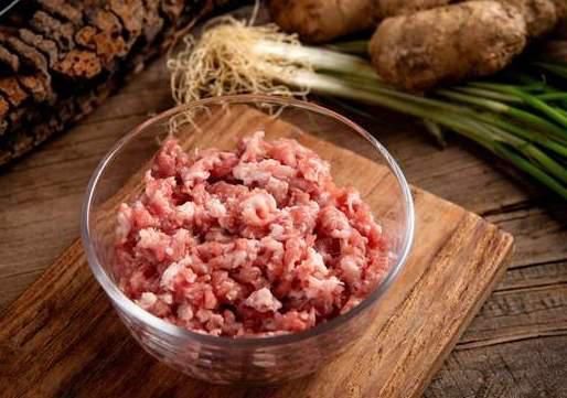 给肉馅去腥别再用料酒了,大厨教你一个妙招,肉馅鲜香又多汁