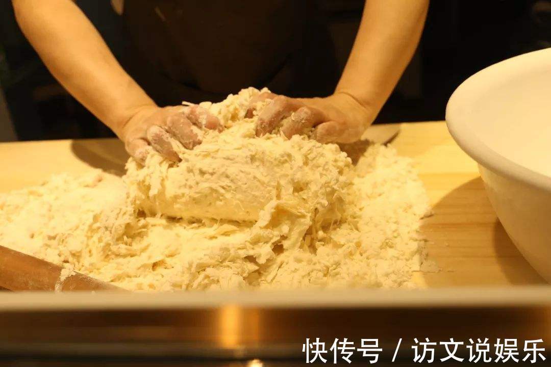 发面时，只放酵母是大忌！多加“3样”,9分钟溢盆，比面包还香