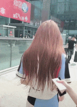 |搞笑GIF段子:你长得这么丑,没有人要啊