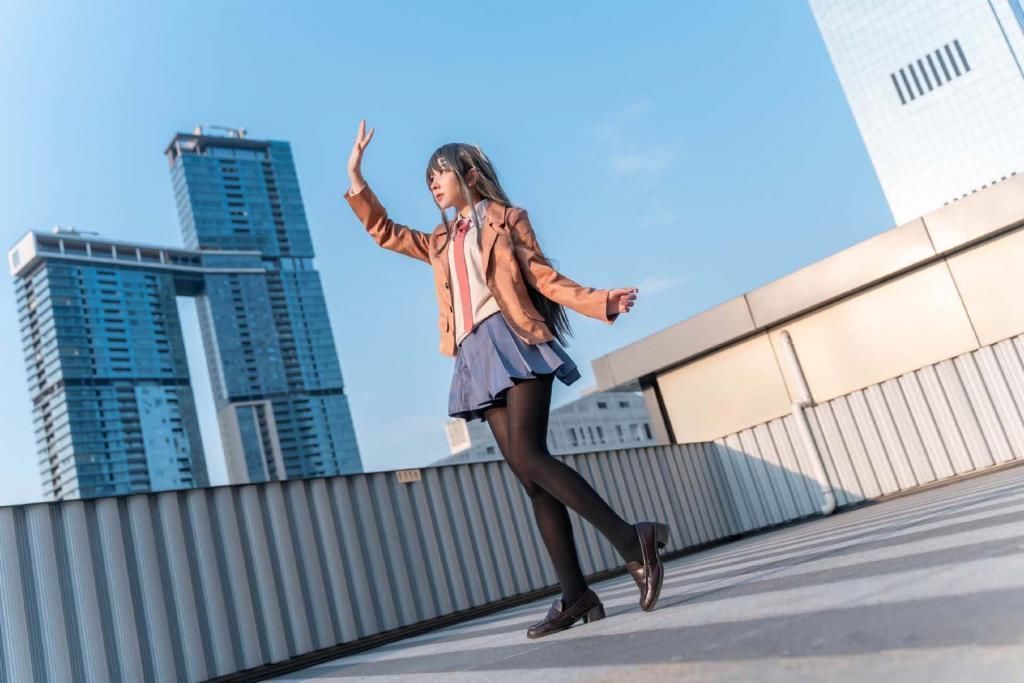 小仙女|太尬尴美女COS樱岛麻衣被误以为纸片人,像是画的一样