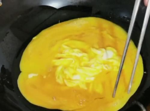 青椒炒鸡蛋很多人第一步就错了，教你几个小技巧，青椒鲜香超下饭