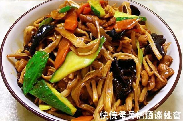 豆芽|8种不宜常吃的蔬菜,南瓜排最后,排首位的不少人或许天天吃