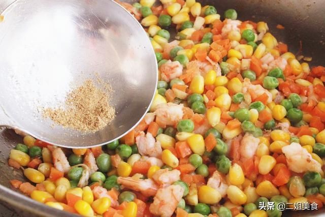 年夜饭加道菜，“四喜福袋”端上桌，寓意八方来福，财源滚滚