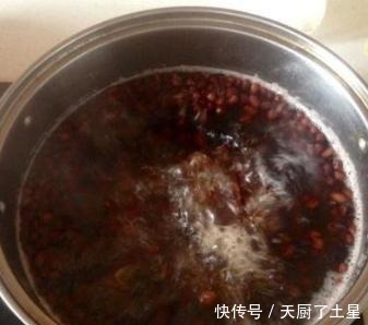 煮红豆,直接下锅煮就错了!教你一招,10分钟煮开花,清甜好吃