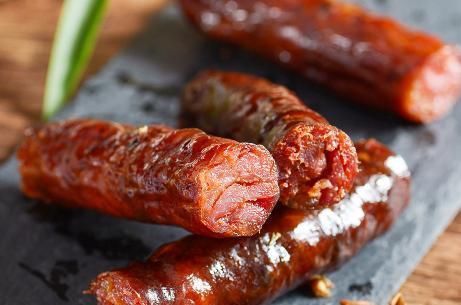 大厨|炒蒜苔,切好直接下锅炒是不对的,大厨分享1招,蒜苔翠绿入味