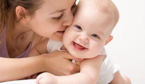 我们平时不叫孩子姓名，叫“宝宝”、“宝贝”好不好？