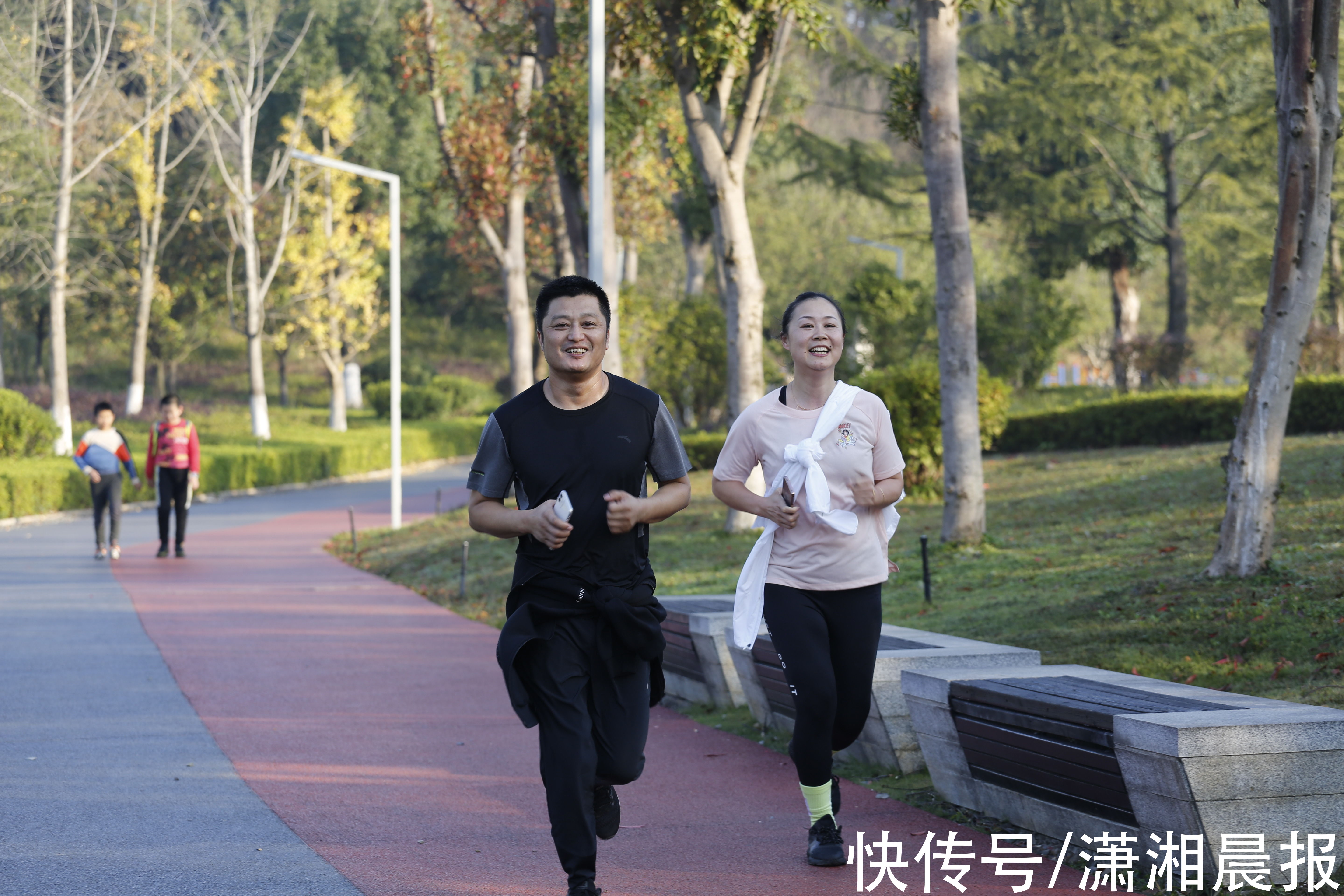 全员|麓谷尖山湖畔，长沙小学引领全民跑团运动线下开跑