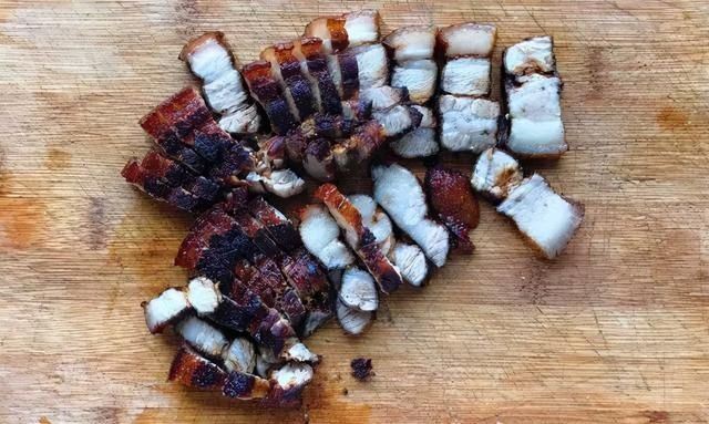 这碗香芋扣肉煲一出锅，满屋香味太馋人