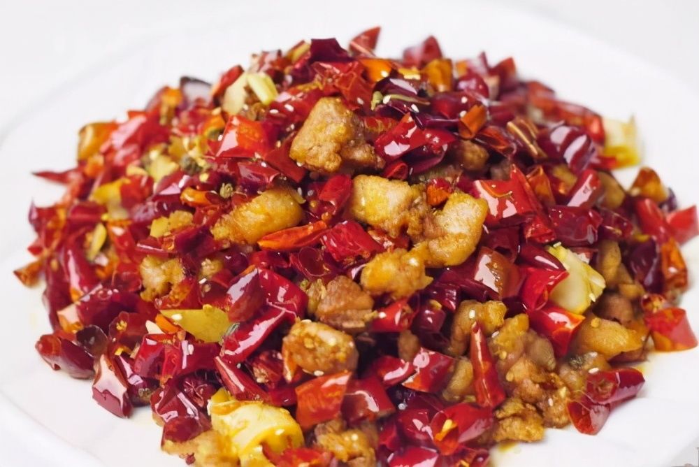 辣子鸡丁，用鸡腿还是鸡胸？教你正确做法，鸡丁嫩滑好吃不发柴