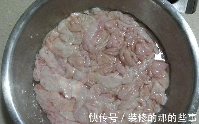 肥肠|炒肥肠怎么清洗才干净？大厨从清洗到炒制都教你，好吃还没异味