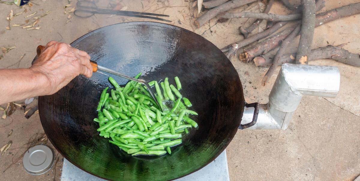 炒菜前必须要焯水的3种蔬菜,千万别嫌焯水麻烦,当心有害于健康