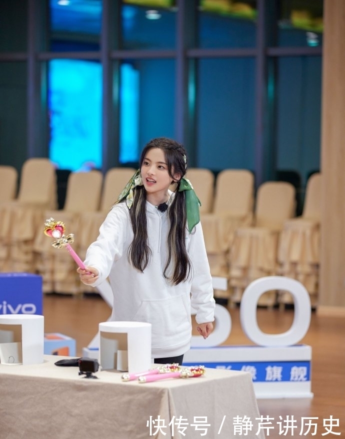 景甜 杨超越连登三期《极挑》,被曝常驻到宝藏行,看了背后公司不意外