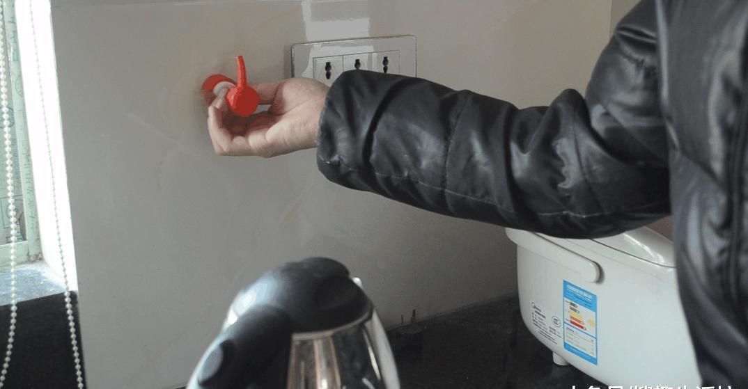 妙用|洗洁精上按压喷头别扔了, 这样改造放家里太实用了, 家家户户都需要