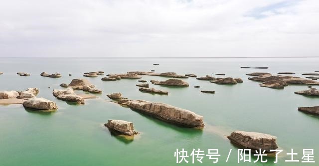 雅丹|航拍中国最美水上雅丹地貌 青海乌苏特水上雅丹 湖水湛蓝值得游玩！