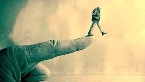 虚拟世界&展现了现代生活比我们想象的更为糟糕的14幅讽刺插画