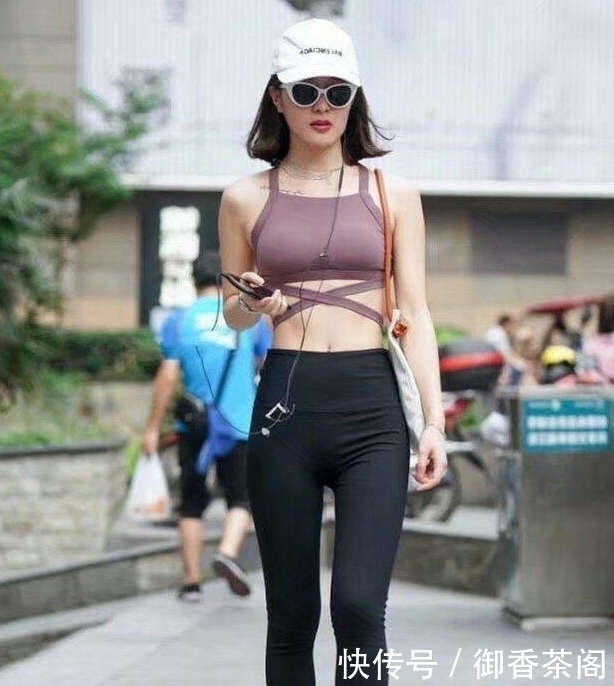 打底裤|街拍丰腴性感的紧身打底裤美女，轻松打造美好的身体曲线