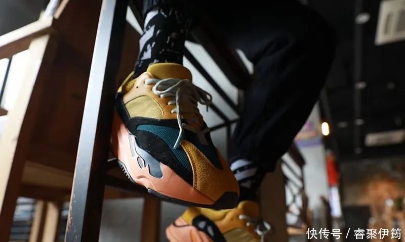 上脚效果超吸睛!“太阳”Yeezy 700 就要来了!