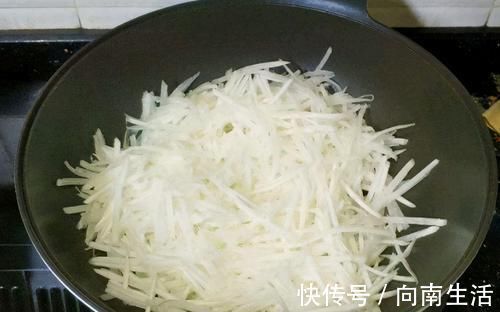 焯水|调萝卜馅,下锅焯水还是用盐杀水?学会这么做,味道更香还不出水