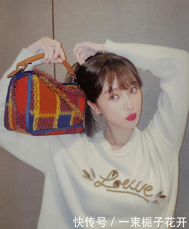 原来明星也撞衫,同穿一件白色针织衫,诠释出的风格却不同