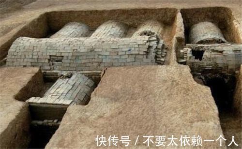 黔国公$丈夫的墓室被盗一空,她的墓一墙之隔却无人问津,专家打开后全都呆住了